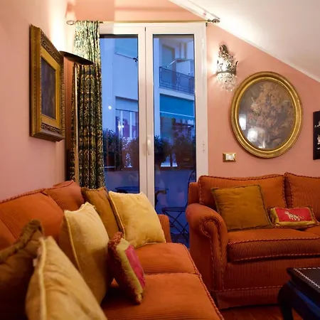 Twins Apartment *